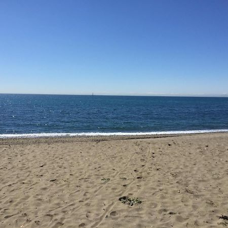 Beachside Apartment Estepona Bagian luar foto