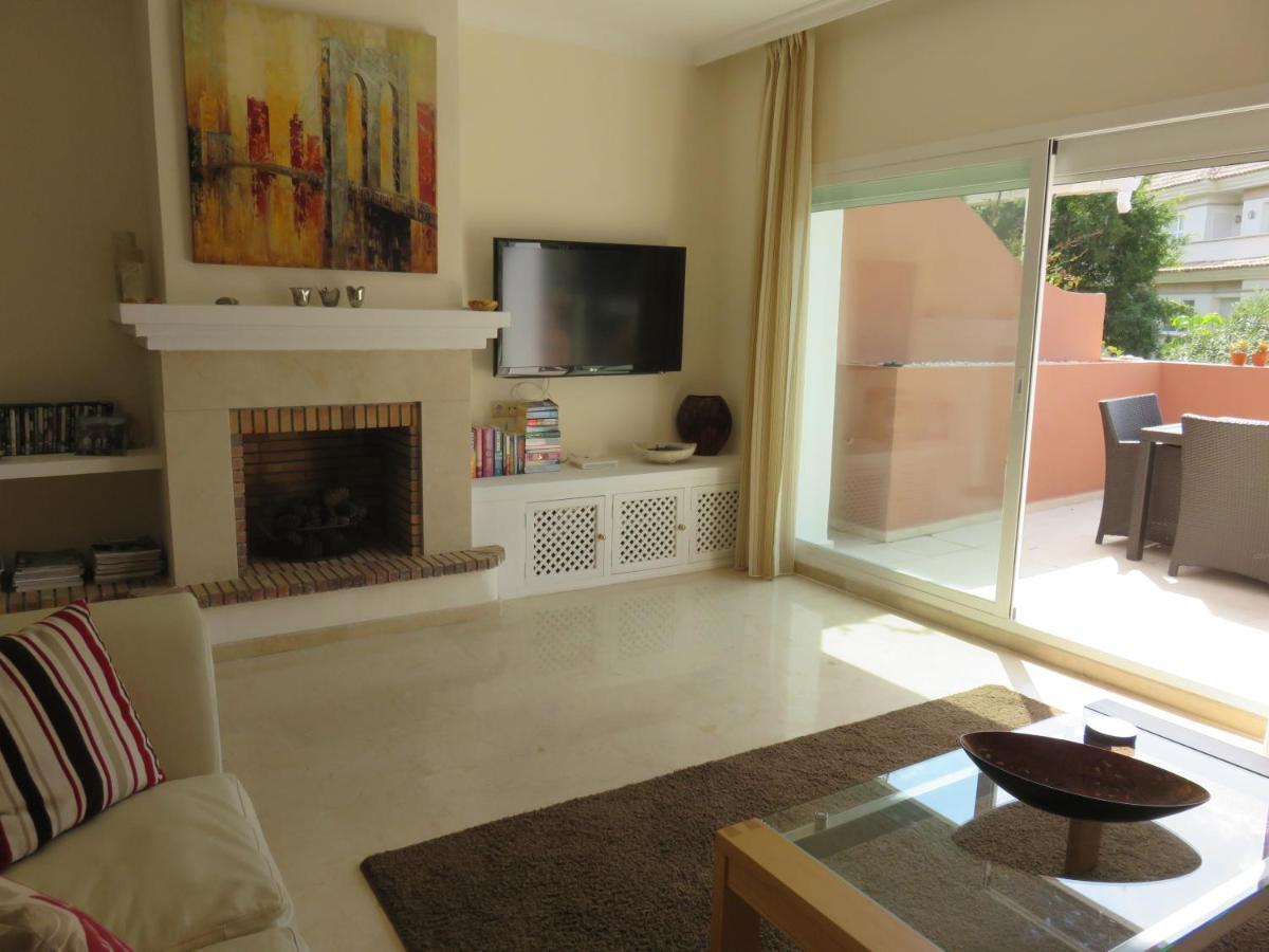 Beachside Apartment Estepona Bagian luar foto