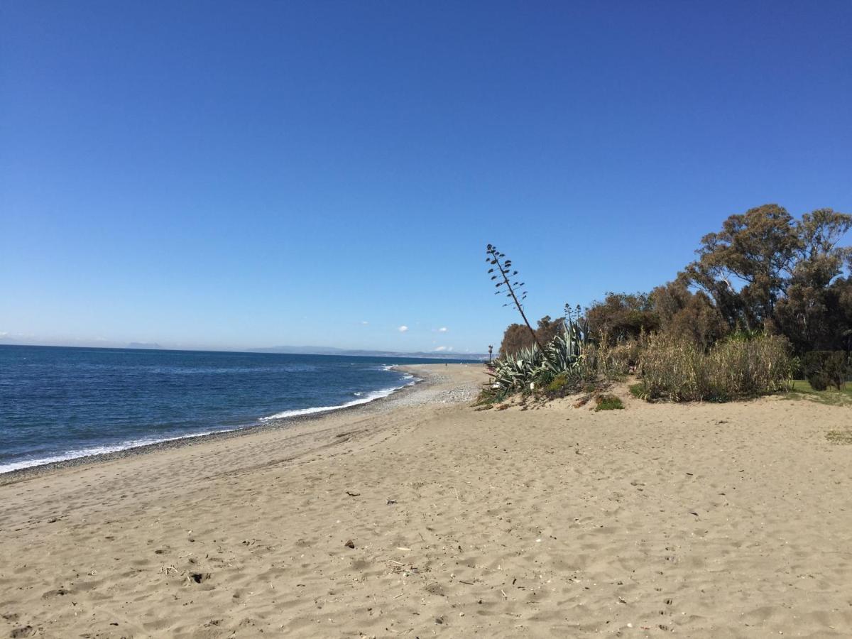 Beachside Apartment Estepona Bagian luar foto